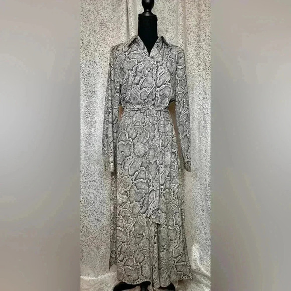 NWOT Brand new never worn snake skin button down dresss - Picture 3 of 3